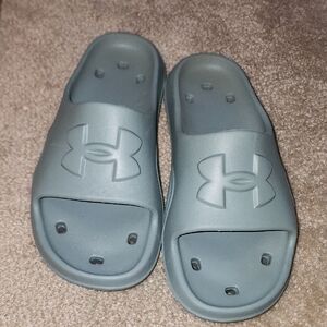 Under Armour Unisex Slide Sandals - EUC. Size 7 Men, Size 8 Women.